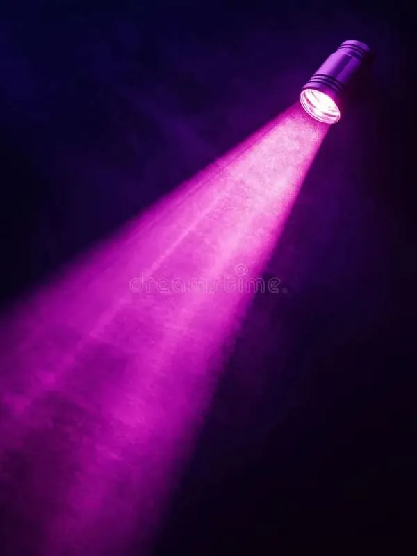 illumination-flashlight-purple-beam-dark-background Illuminator